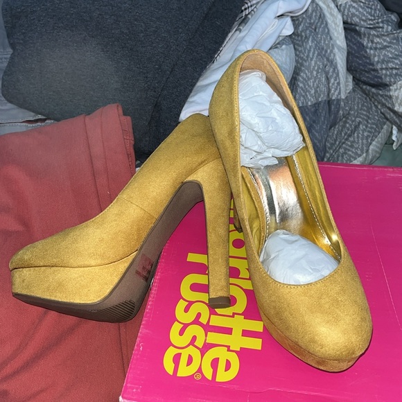 High Heels - Picture 4 of 5